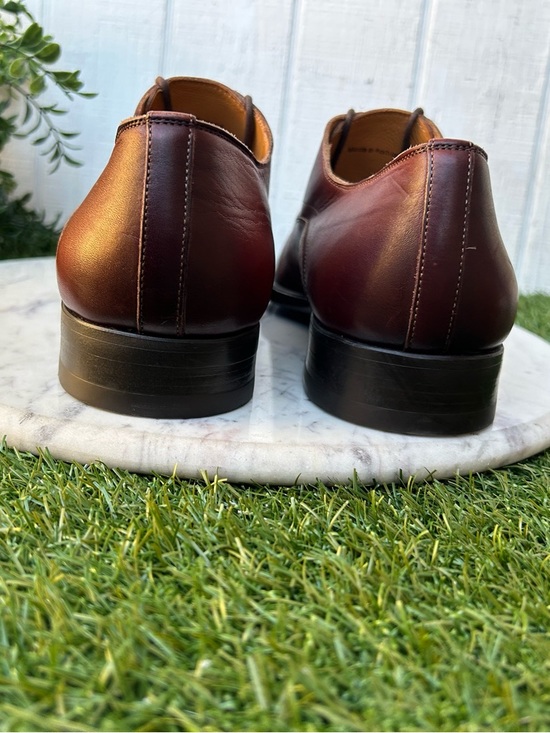 Magnanni Leather Oxford men 
$399 new 
Color: tabacco - Picture 13 of 16